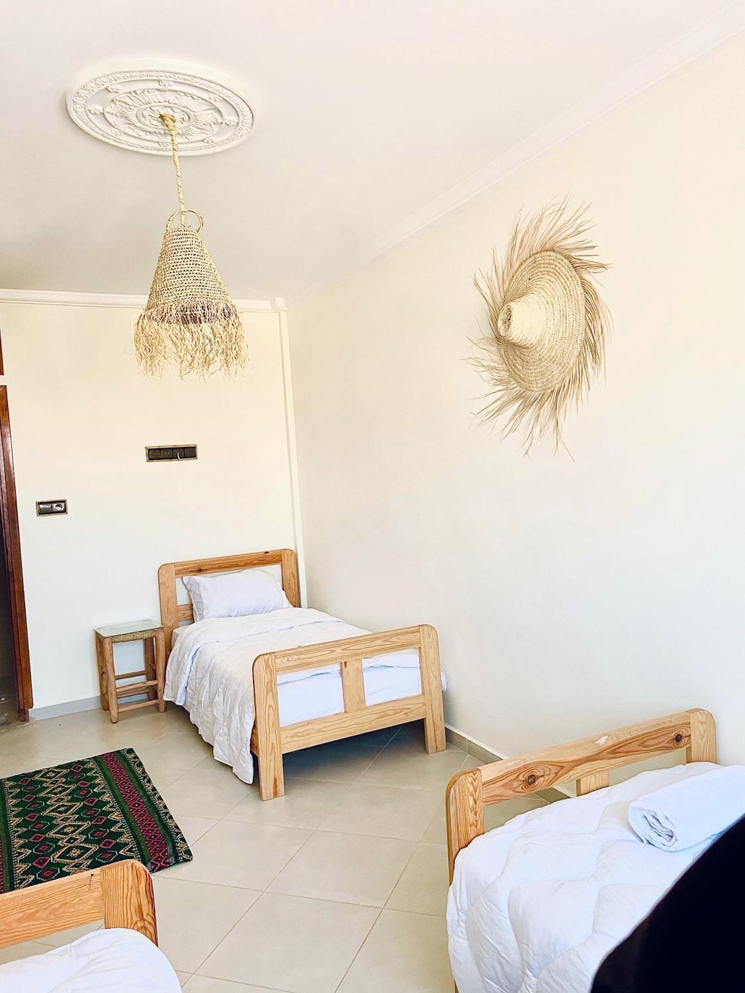 Waveside Hostel Tamraght Eksteriør billede